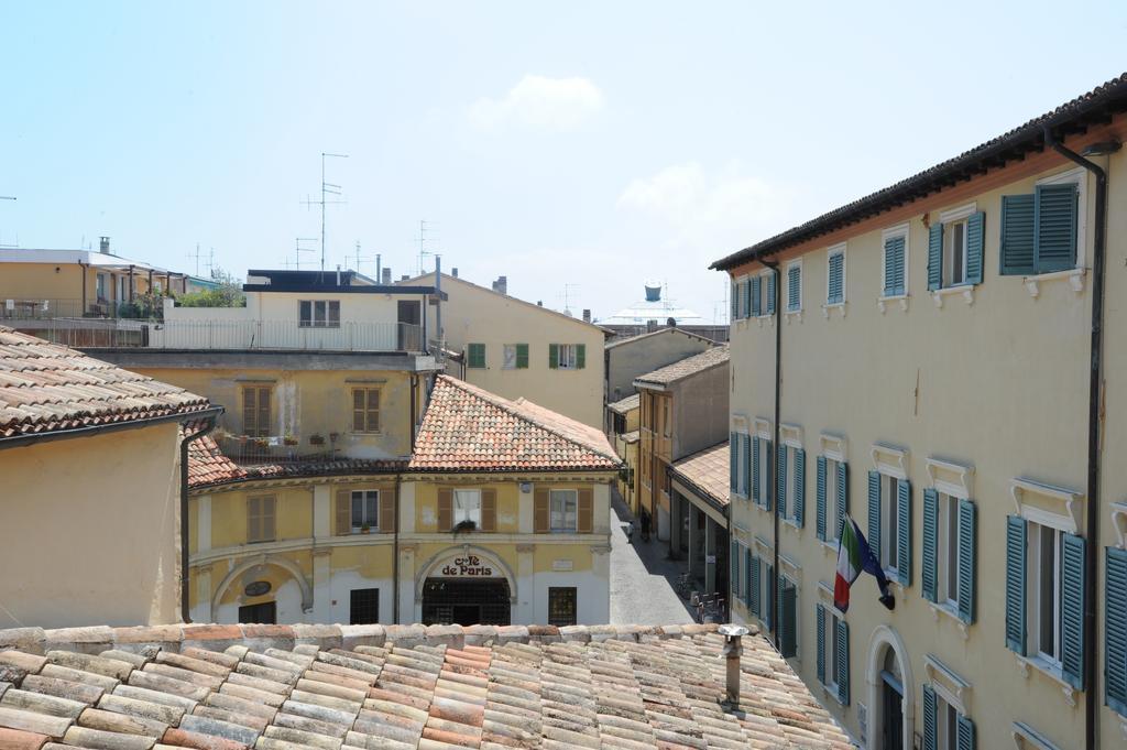 B&B Aurora Domus D'A-Mare Pesaro Rum bild