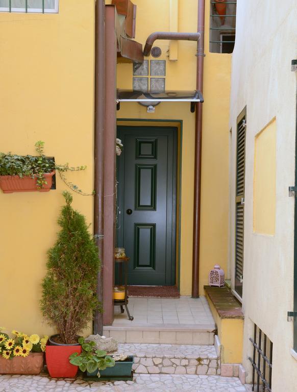B&B Aurora Domus D'A-Mare Pesaro Exteriör bild