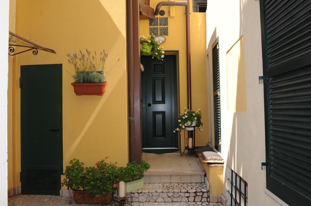 B&B Aurora Domus D'A-Mare Pesaro Exteriör bild
