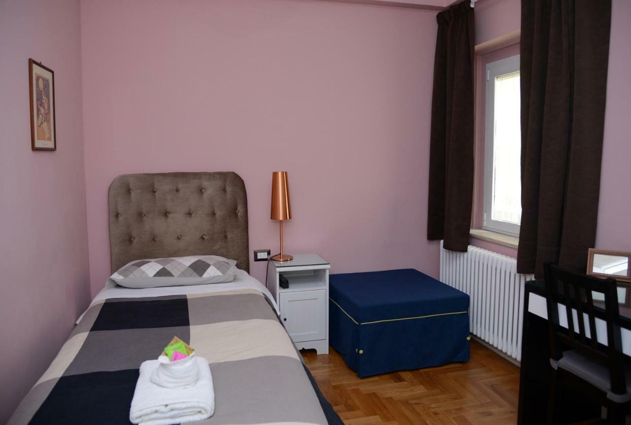 B&B Aurora Domus D'A-Mare Pesaro Exteriör bild